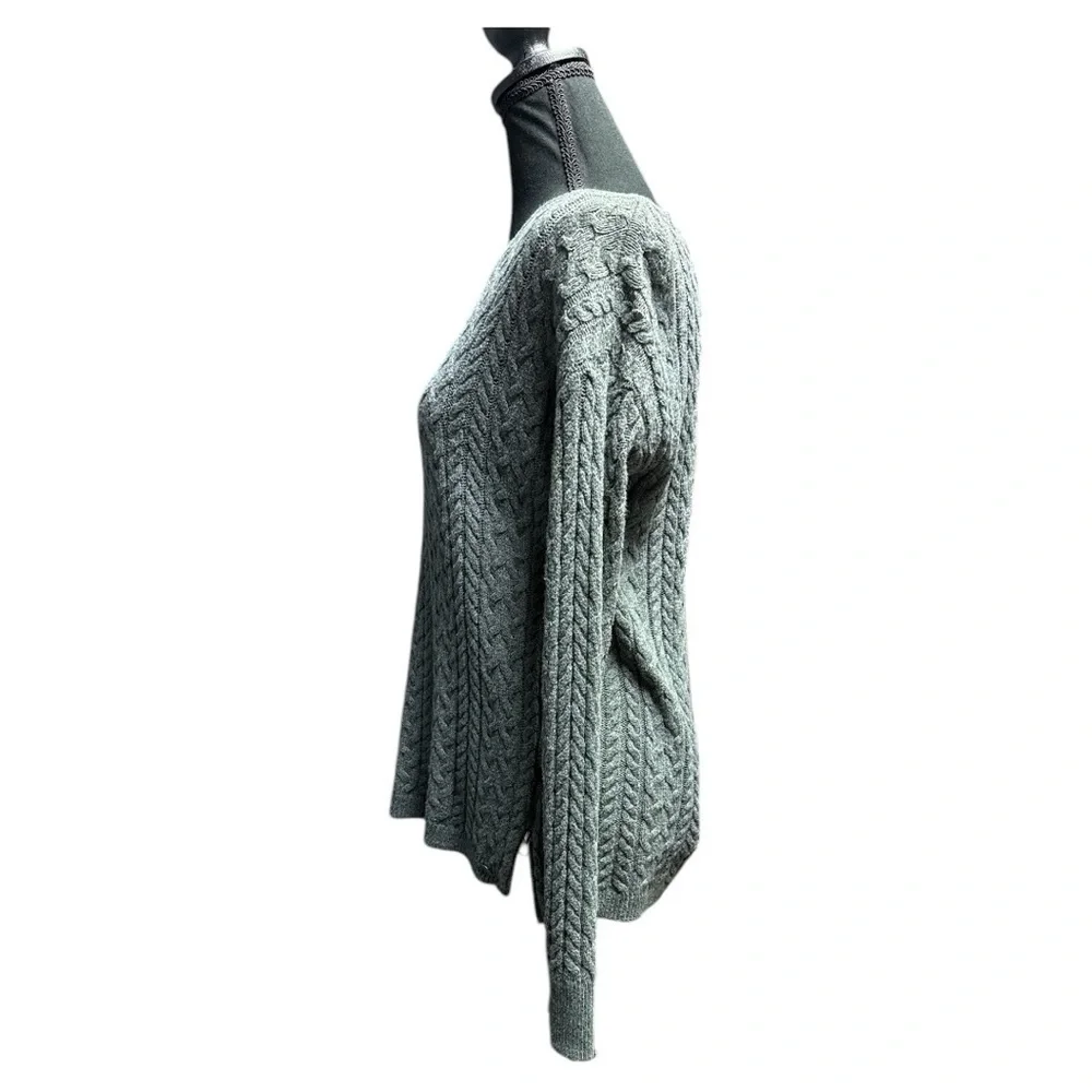 American Eagle Gray Cable Knit Sweater Size Large